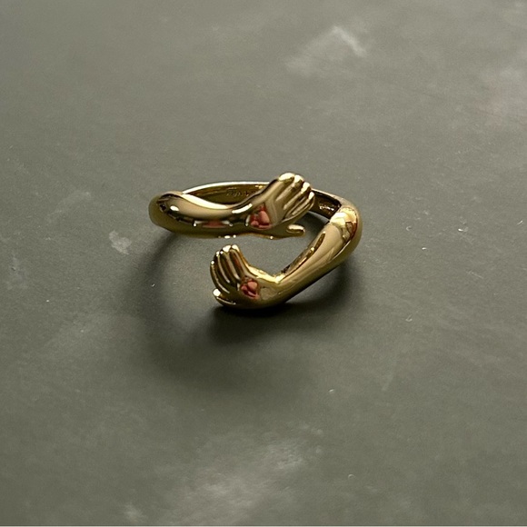 Hand Hugging Ring - Picture 2 of 3